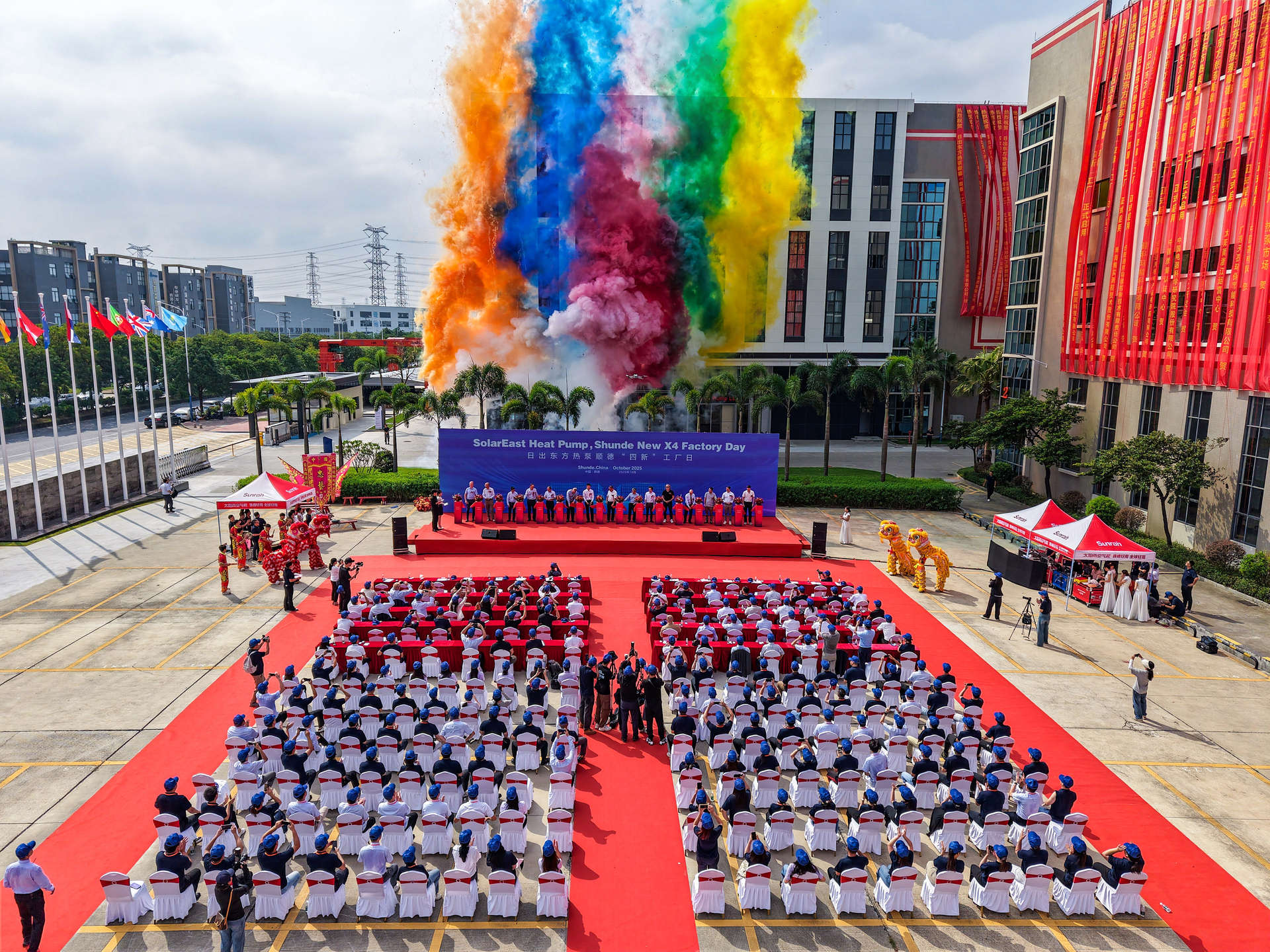 Solareast 'Quattro nuovi giorni di fabbrica' e lancio della serie Apollo